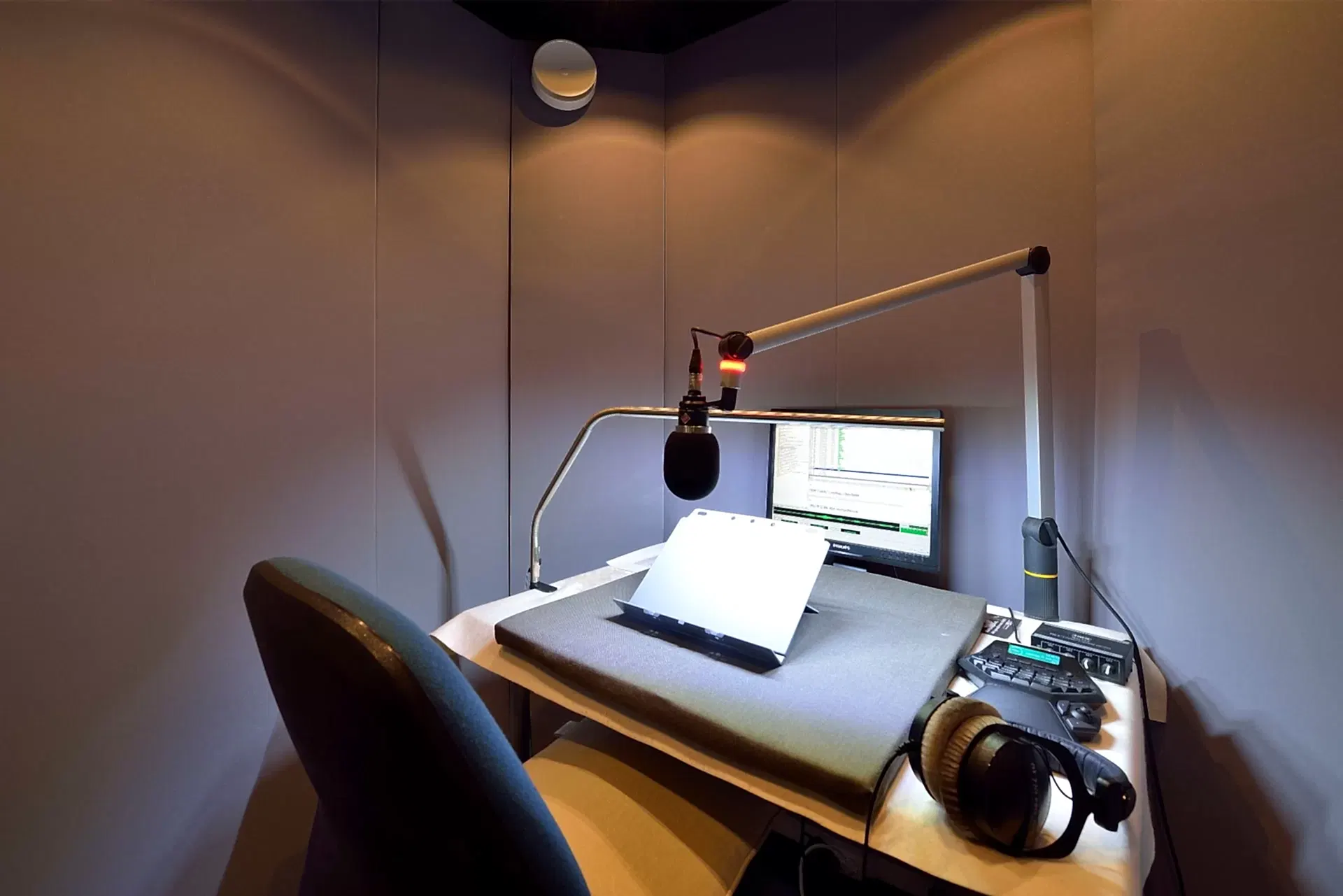 Radyo Akustik Ses Yalıtımı 5 Geluidscabine Vocal booth Blindenzorg Licht en Liefde Brussel Mutrox 01 Custom