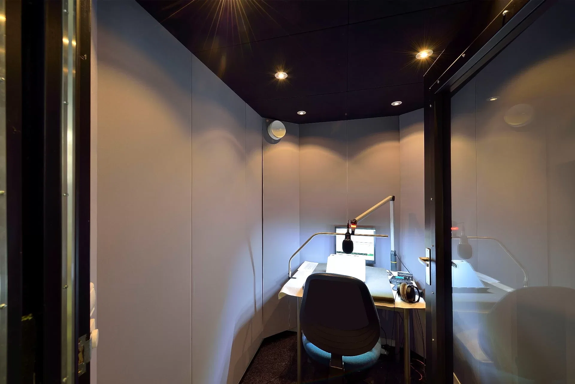 Radyo Akustik Ses Yalıtımı 11 Geluidscabine Vocal booth Blindenzorg Licht en Liefde Brussel Mutrox 02 Custom