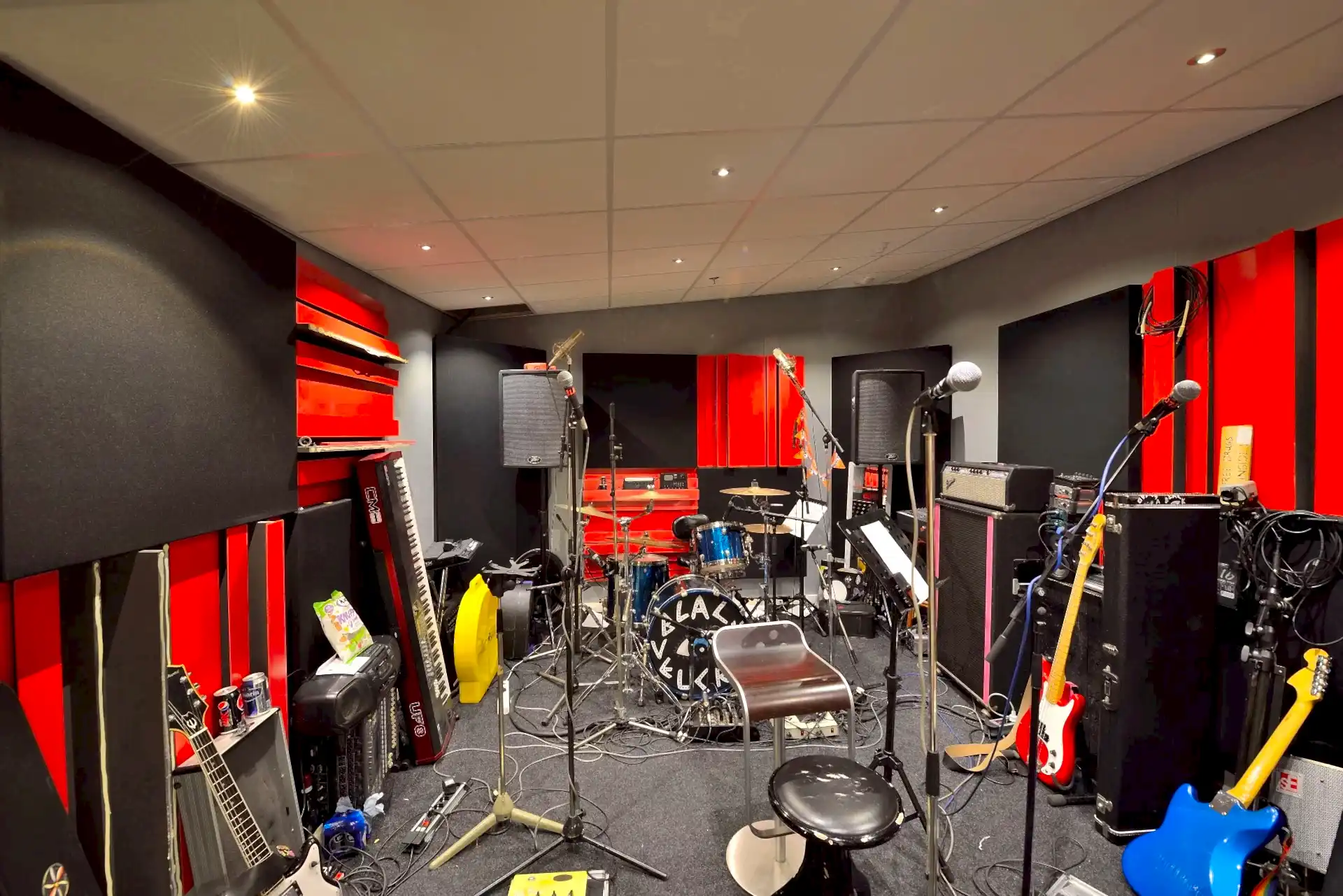 Bateri Odası Ses Yalıtımı 4 Studiobouw De Muziekgieterij Maastricht Mutrox 04 Custom